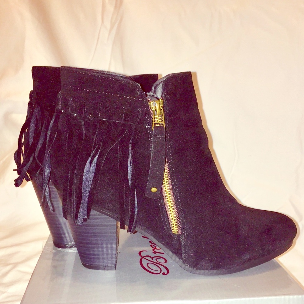 Breckelle’s Black Fringe Ankle Boots